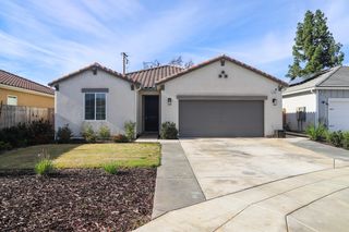 2040 Descanso Ave, Clovis, CA 93619