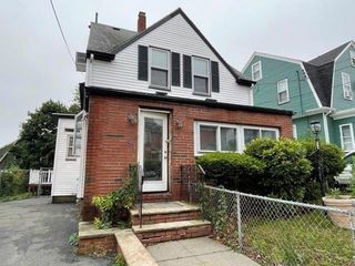 83 Lincoln St, Winthrop, MA 02152
