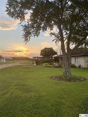 1141 County Road 319, Louise, TX 77455