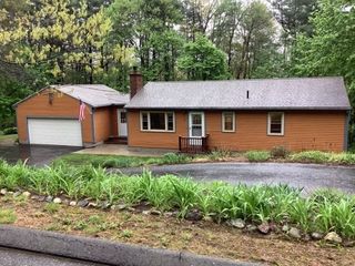 12 Old Farm Rd, Belchertown, MA 01007