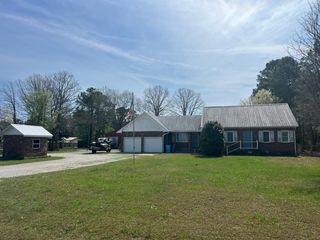 937 Five Mile Rd, Richlands, NC 28574