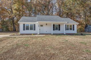 150 Hickory Creek Dr, Gastonia, NC 28052