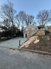 330 Edgewood Dr, Florence, AL 35630