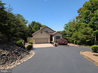 1135 Checkerberry Ln, Lock Haven, PA 17745