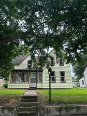 406 Division St W, New Richland, MN 56072