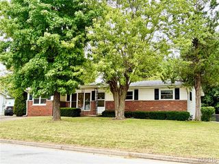 76 Ruth Dr, Saint Charles, MO 63301