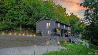 121 N  Cedar St, Grafton, IL 62037