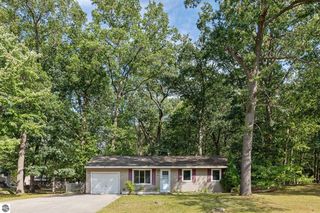468 George St, Traverse City, MI 49686