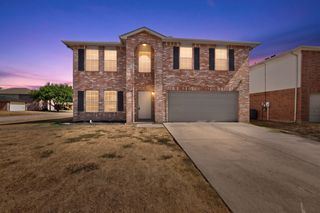 3040 Clemente Dr, Grand Prairie, TX 75052