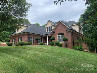 1454 Windemere Ln, Hickory, NC 28602