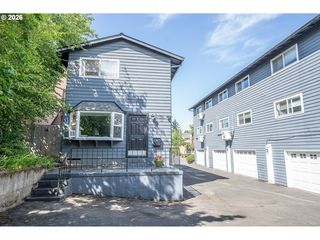 2136 SE Hawthorne Blvd #10, Portland, OR 97214