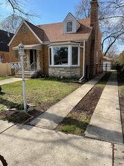 7008 N McAlpin Ave, Chicago, IL 60646