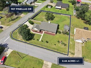 907 Pinellas Dr, Crestview, FL 32536