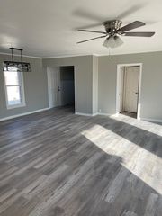 703 E  Broadway Ave, Tulia, TX 79088