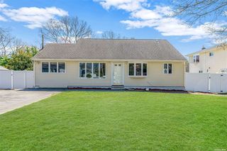 4 Sterling Avenue, Patchogue, NY 11772