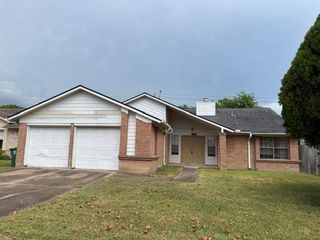 11323 Mulholland Dr, Stafford, TX 77477