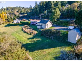 56076 Finley Loop, Coquille, OR 97423