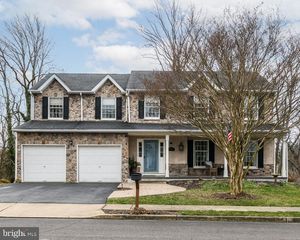 657 Highpointe Cir, Langhorne, PA 19047