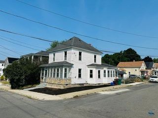 159 Ludlam St, Lowell, MA 01850