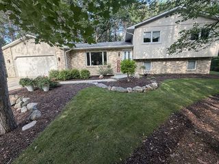 2340 N  Woodland Estates Dr, Midland, MI 48642