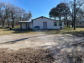 2124 Polly Ln #B, La Vernia, TX 78121