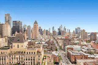 353 W  57th St, New York, NY 10019