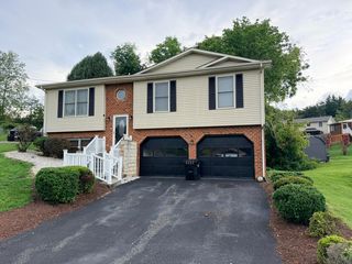5711 Deputy Dr, Roanoke, VA 24019