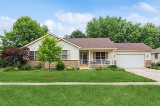 127 Wendy St, Sycamore, IL 60178