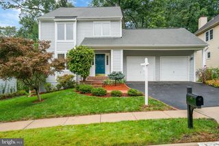 8622 Lauren Dr, Springfield, VA 22153