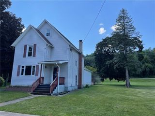 21 Lowing Ave, Silver Springs, NY 14550