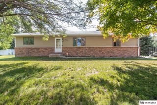 1806 E  14th St, York, NE 68467