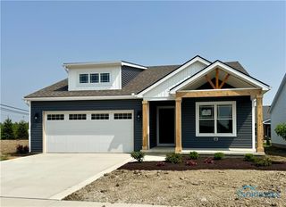5017 Easton Dr, Oregon, OH 43616