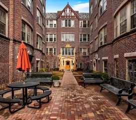 1126 W  Washington Blvd #1B, Oak Park, IL 60302