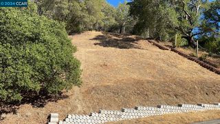 1986 Mohawk Dr, Pleasant Hill, CA 94523