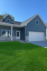 1101 Emerald Cove Dr, Clear Lake, IA 50428