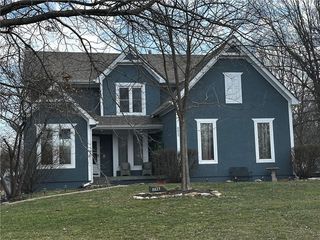 8823 Sunset Dr, Lenexa, KS 66220