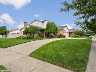 46219 Loveland Dr, Macomb, MI 48044