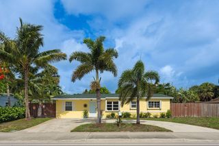2851 N Seacrest Boulevard, Boynton Beach, FL 33435
