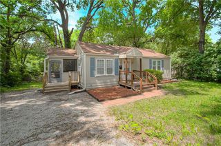 9248 McGee St, Kansas City, MO 64114