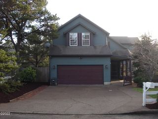 411 NW 21st Ct, Newport, OR 97365