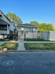 7427 S May St, Chicago, IL 60621