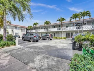 35 Edgewater Dr #202, Coral Gables, FL 33133