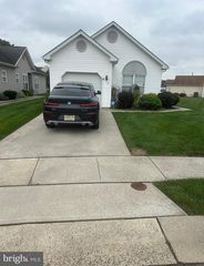 2 Vermont Cir, Beverly, NJ 08010