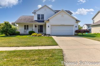 3499 Donamere Dr, Lansing, MI 48906