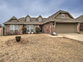 9715 E  110th St, Owasso, OK 74055
