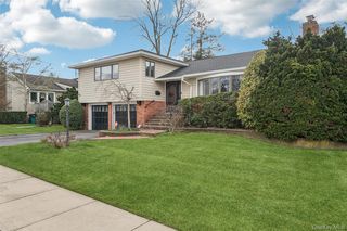 15 Baylis Place, Lynbrook, NY 11563
