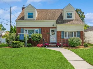152 Charles Street, Lynbrook, NY 11563