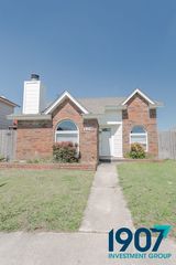 2109 Briarcliff Dr, Moore, OK 73170