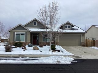 3160 NW Canyon Dr, Redmond, OR 97756