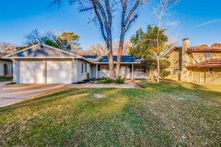 2709 Greenwood Ln, Arlington, TX 76013